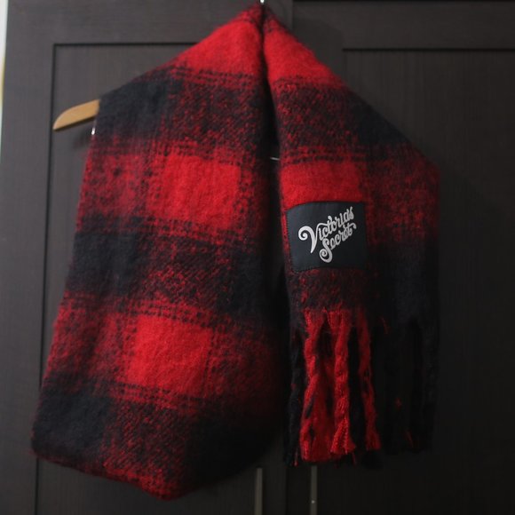 NWT Victoria's Secret Cozy Long Thick Red Plaid Vintage Scarf with Fringe. - Picture 1 of 3